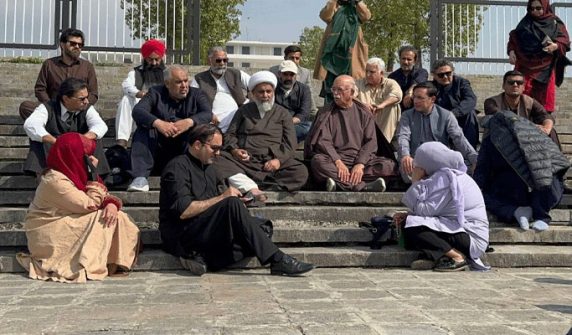 Opposition alliance's protest over Imran Khan's hospital transfer enters third day