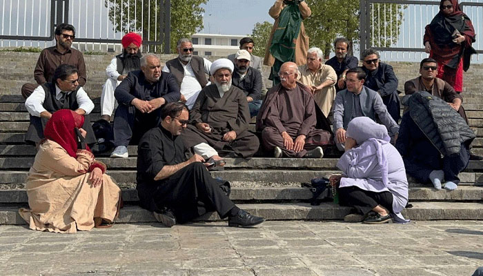 Opposition alliance's protest over Imran Khan's hospital transfer enters third day