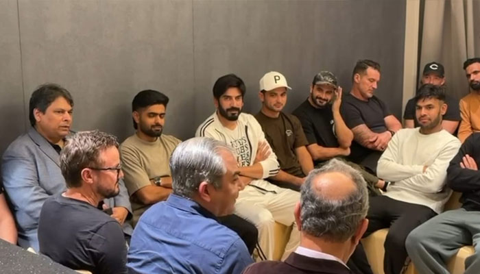 PCB Chairman meets national cricketers in Colombo