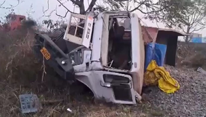 Speeding trailer hits police vehicle in India