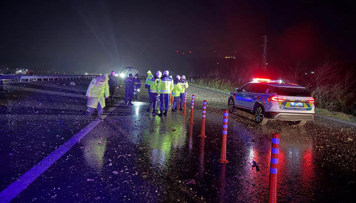 Turkish Air Force F-16 crashes near highway