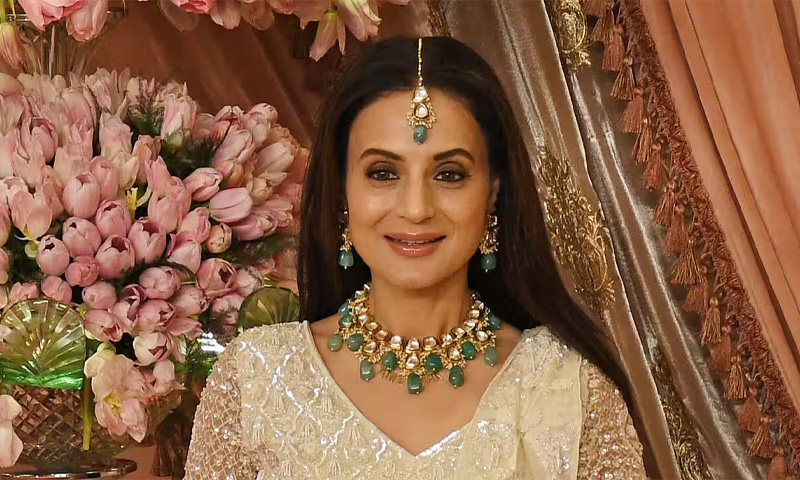 Ameesha Patel's non-bailable warrant,