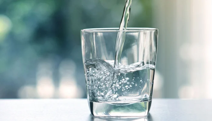 What are the health risks of drinking less water in winter?
