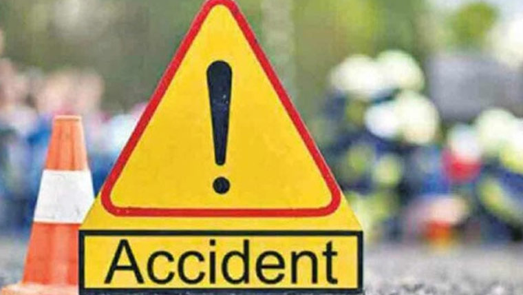 speeding bus hits rickshaw