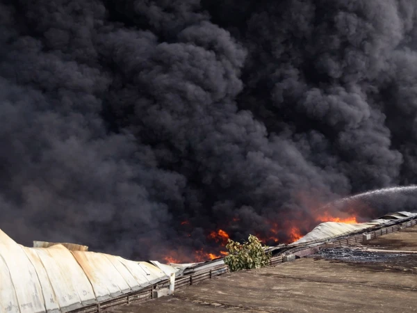 Terrible fire breaks out in chemical factory