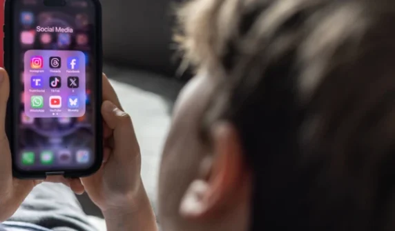 Portugal passes bill to ban social media for children