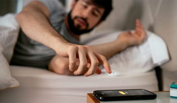 The habit of looking at mobile phone