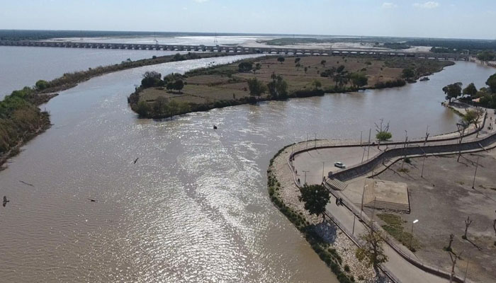 Temporary dam breaks during replacement of gates at Sukkur Barrage