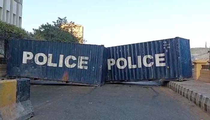 Various roads in Karachi closed for traffic due to security concerns
