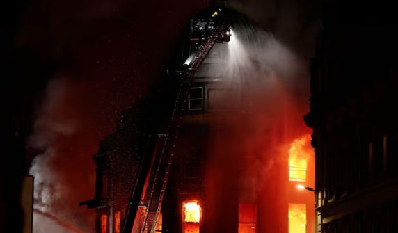 Fire at Central Railway Station causes part of building to collapse