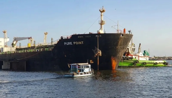 4 ships carrying 250 million liters of petrol arrive at Port Qasim