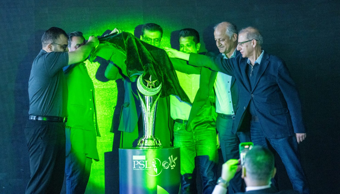 PSL 11's new glittering trophy unveiled