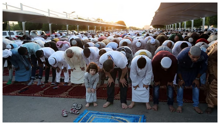 UAE bans Eid prayers in open spaces