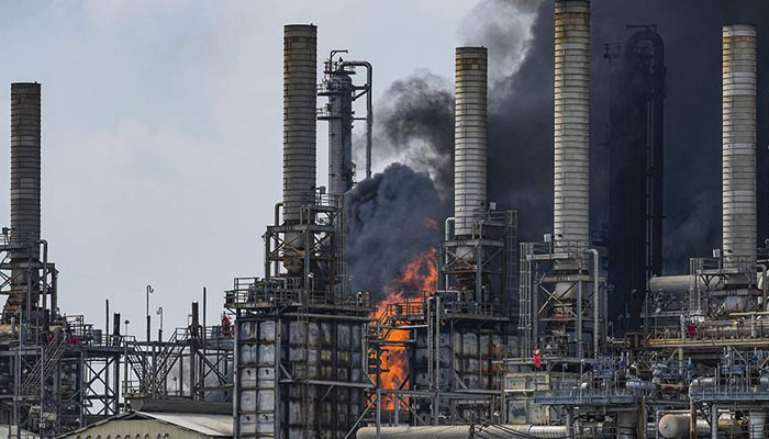 Fire breaks out at oil refinery in Texas, US