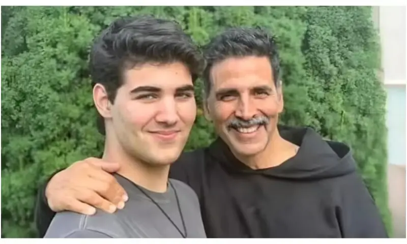 How much does Akshay Kumar's son earn per month?