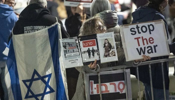 Hundreds of people took to the streets in Israel against the Iran war despite the ban