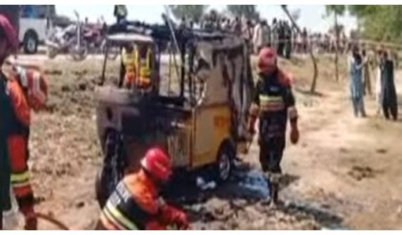Multan: 3 killed, 14 injured in LPG cylinder explosion in rickshaw