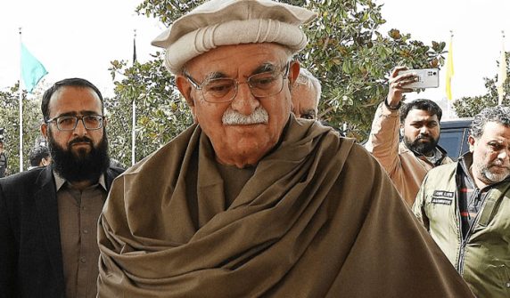 Mahmood Achakzai is angry with PTI leadership