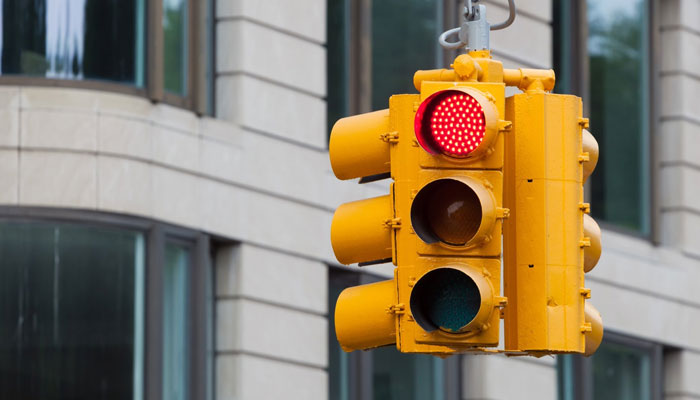 Decision to move traffic signals in Karachi to international standards