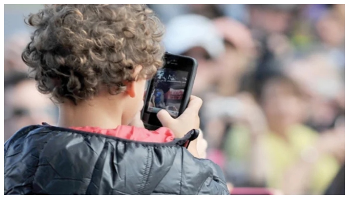 UK decides to ban smartphones in schools
