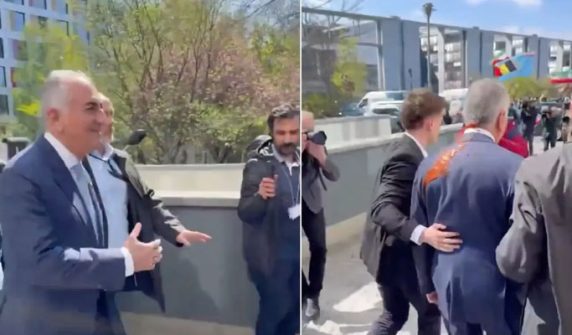 An unknown person threw ketchup at Iran's exiled leader Reza Pahlavi in ​​Berlin