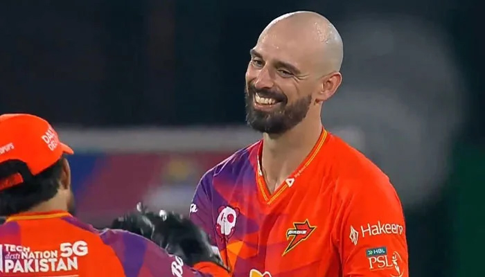 Rawalpindi releases Daryl Mitchell and Imad Butt