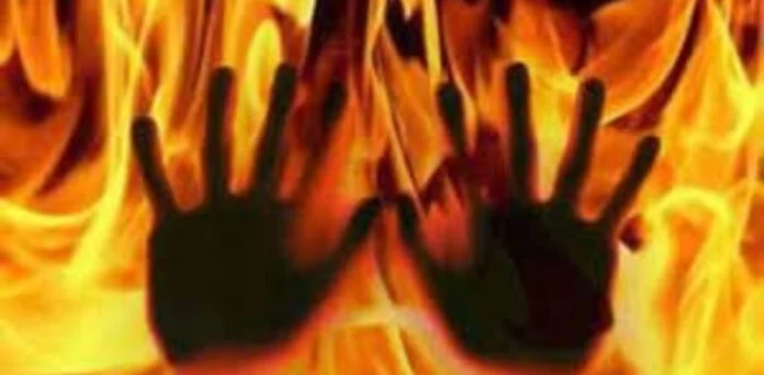 : Husband pours petrol on wife and sets her on fire during argument