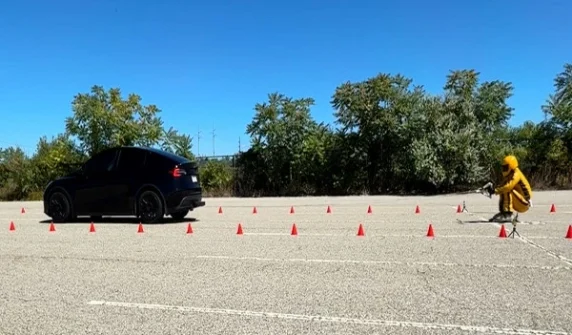 Fastest skiing record on asphalt