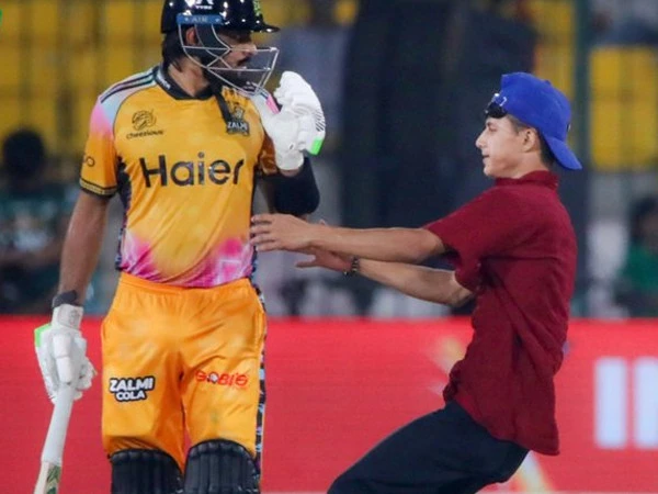Babar Azam's fan entered the field