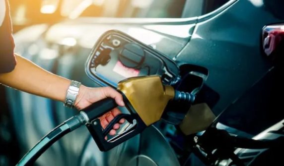 Helpful tricks to reduce petrol costs during car travel