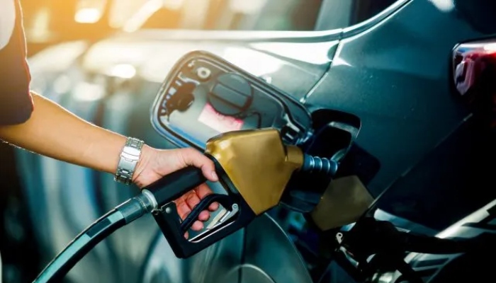 Helpful tricks to reduce petrol costs during car travel