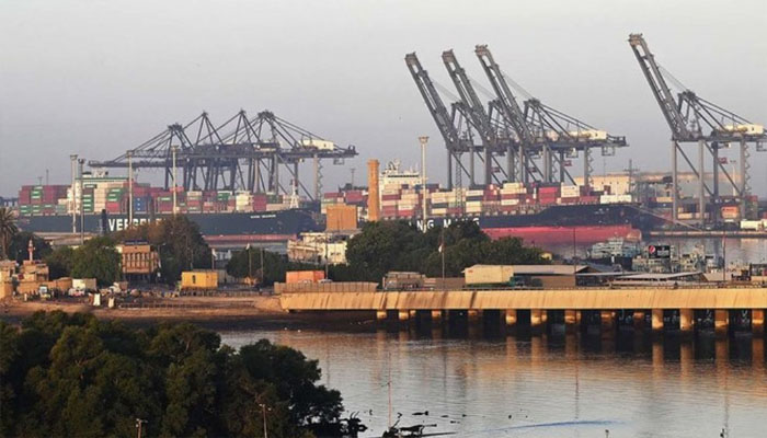Pakistani ship arrives in Karachi from Kuwait with 80 million liters of diesel