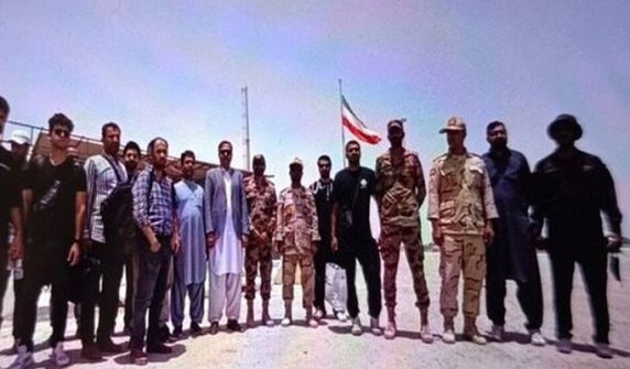 15 crew members of Iranian ship transferred to Pakistan by US handed over to Iran