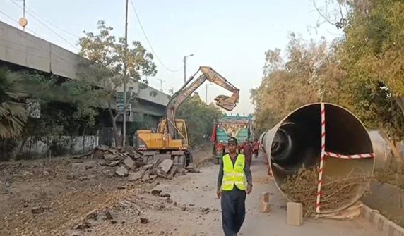 Sindh High Court orders Sindh government to make University Road in Karachi fully functional within 2 months