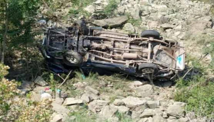 11 people killed as car falls into deep ravine in Swat