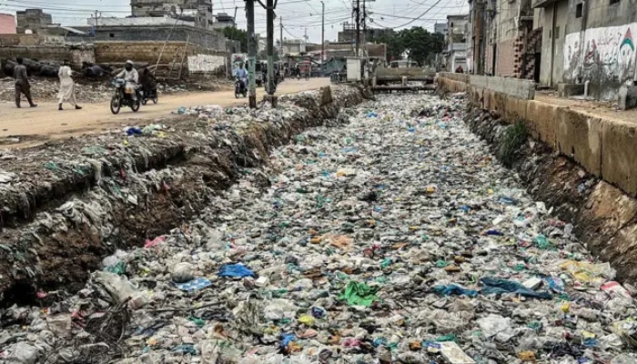 Citizen dies after falling into drain