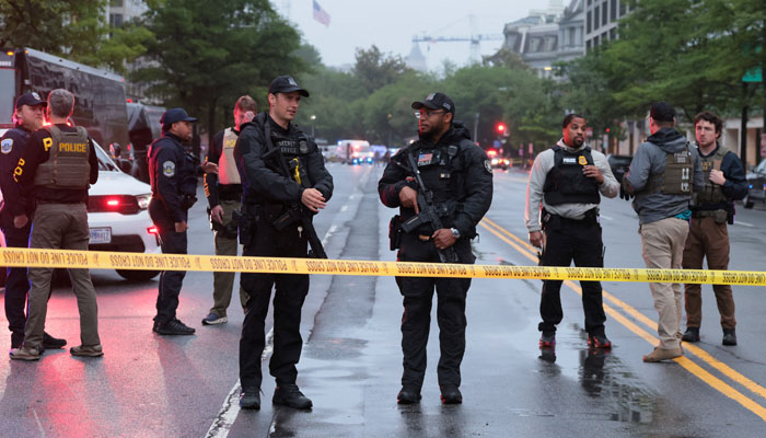 Shooting at checkpoint near White House, attacker killed in retaliation by security personnel