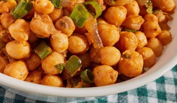 What disease can lentils, chickpeas, and beans reduce the risk of?