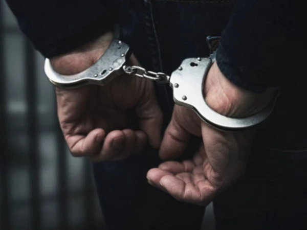 Two suspects arrested for posing as fake government representatives in Karachi