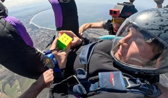 Record for fastest Rubik's Cube solve in freefall