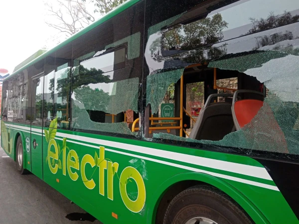 Green electric bus accident in Rawalpindi, windows broken