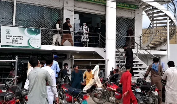 Husband commits suicide by shooting wife while leaving office