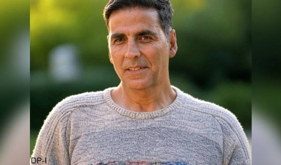 Akshay Kumar undergoes eye surgery,