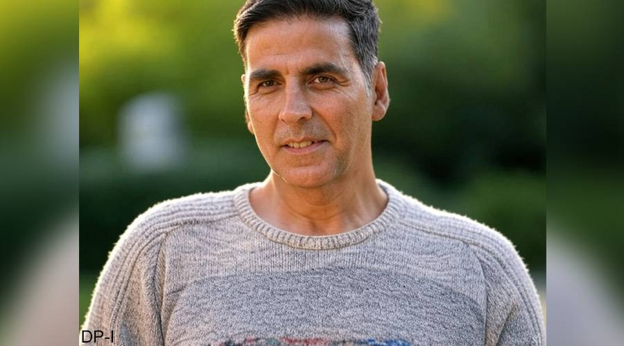 Akshay Kumar undergoes eye surgery,