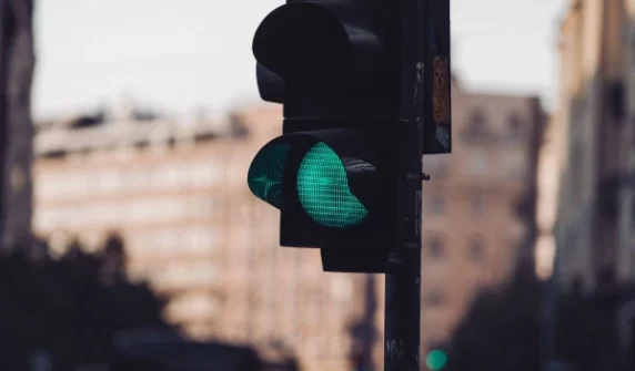 The world's unique traffic signal that only turns green once a year