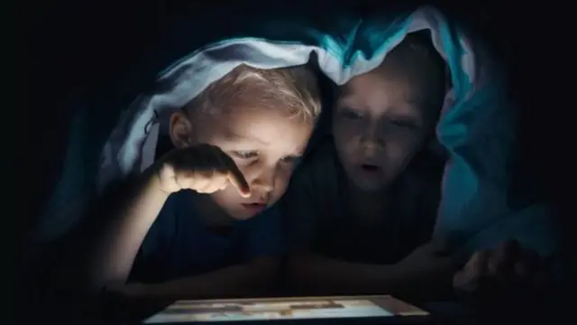 Social media declared as dangerous as smoking for youth!