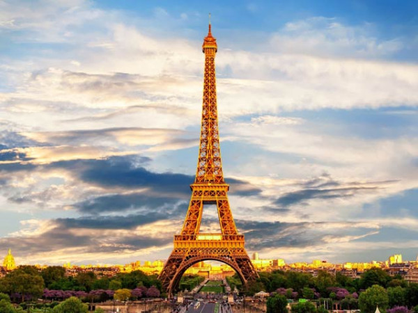 Paris bans drinking and selling alcohol in public places during heatwave