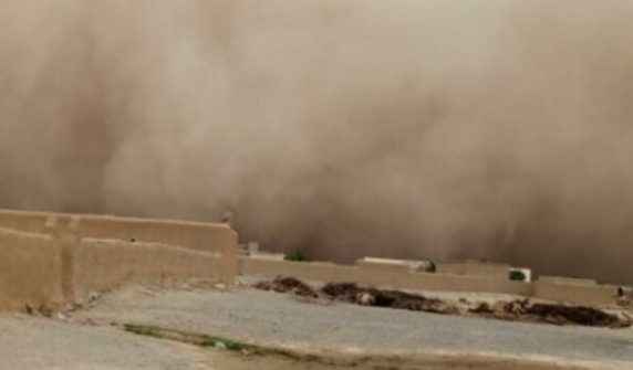 Dust storm wreaks havoc in Ghotki and Kashmore