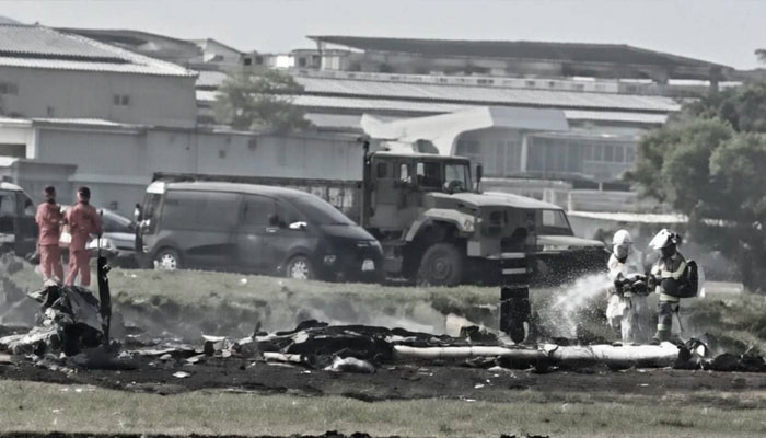 Taiwan Air Force training plane crashes, killing both pilots