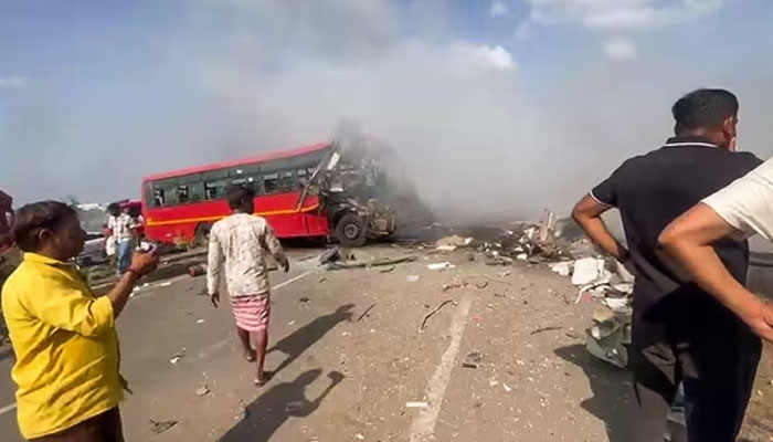 7 killed in collision between 2 buses